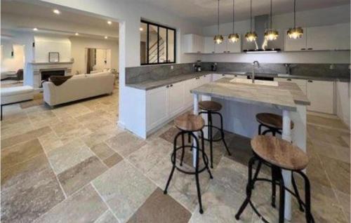 Selles-sur-Cher House | Amazing Home In La Vernelle