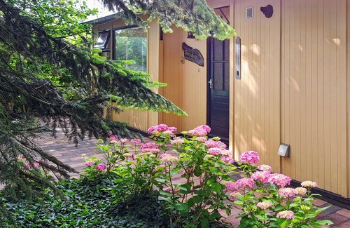 Sint-Annaland House | Amazing home in Sint Annaland with WiFi