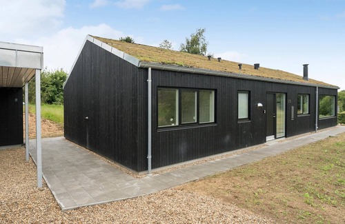 Funder Kirkeby House | Amazing home in Silkeborg with kitchen
