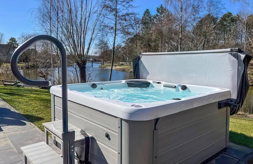 Vlagtwedde House | Amazing home in Vlagtwedde with jacuzzi