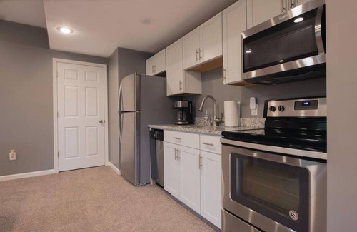 Bloomington House | Amazing Home Near IU's Campus with INDOOR Basketball Gym & Weight Room