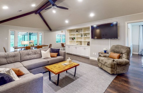 Bellville House | Amazing Home on 14 Acres - Vineyards, Pond & Trails - Newly Updated Kitchen