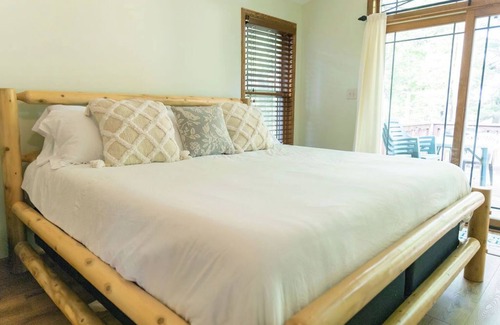 Eagle River Resort | Amazing Home on Catfish Lake w/Private Pier. Fantastic Location!