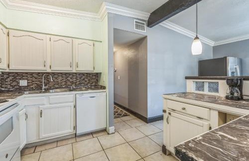 Memphis House | Amazing 'Hot Tub' Home Minutes To Hospitals & Beaches