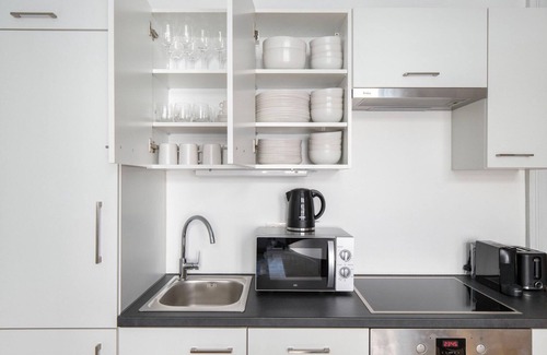 Altlerchenfeld Apartment | Amazing Josefstadt 2BR w/Elevator, nr Shops & Dining, by Blueground