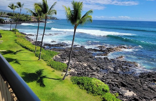 Historic Kailua Village Condo | AMAZING Kona Reef D-36, DIRECT OCEANFRONT-TOP FLOOR PENTHOUSE, AIR CONDITIONING!