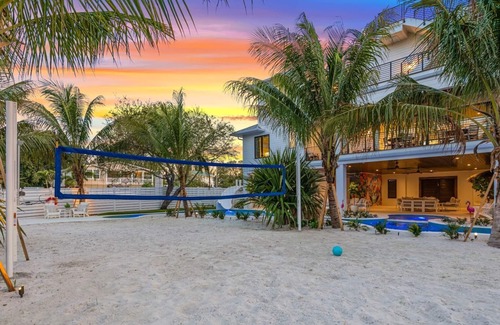 Siesta Key House | Amazing Lagoon Style Pool w/Spa/Slide-Volleyball Court-Bike to Beach/Village