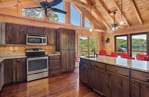 Lake Lure Cabin | Amazing LAKE FRONT Log Cabin