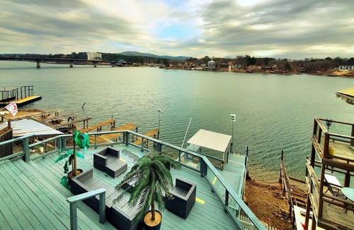 Rockwell Cottage | Amazing Lake front Home with New Fall Specials Book Now