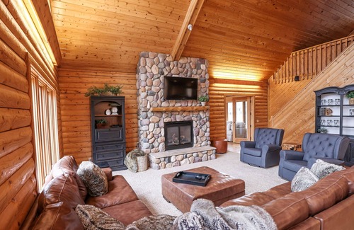 Richmond House | Amazing Lake Home Great For Families And Friends!