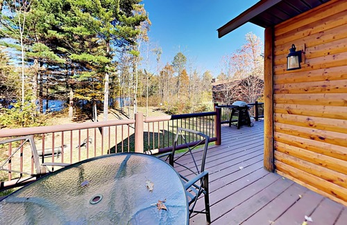 Hayward Cabin | Amazing Lake Home With Room For The Whole Family