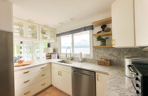 Ithaca House | Amazing Lake House With Private Beach And Docks