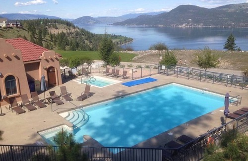 Central Okanagan Cottage | Amazing Lake View 4Bdrm Sleeps 8 Pet Friendly