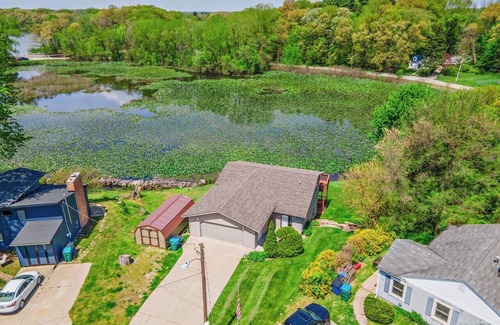 La Porte House | Amazing lake views at the La Porte Lily Pad