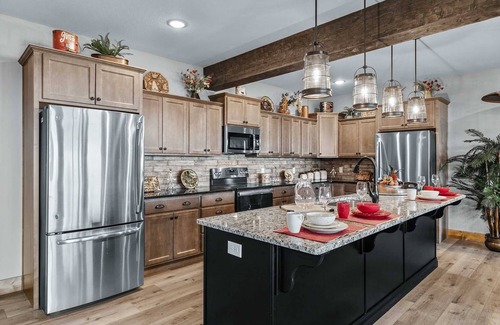 Indian Point House | Amazing Lake Views! Luxury Private Hot Tub-Indoor Pool-Pets -SDC 1 Mile-Sleep 23 | Vintage Canoe
