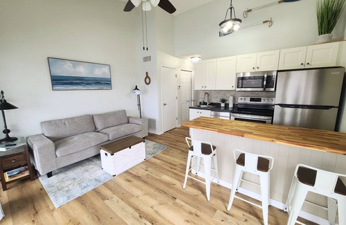 Osage Beach Condo | AMAZING LAKE VIEWS! Top Floor, remodeled w/Boat slip, Pool, Laundry