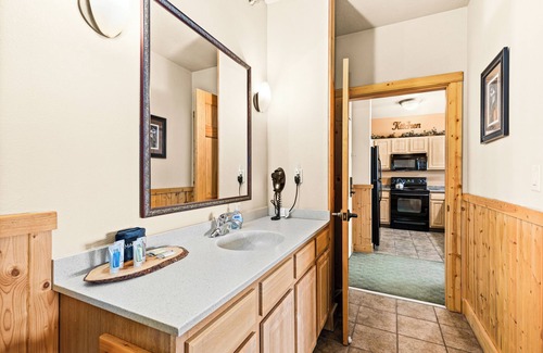 Two Harbors Apartment | Amazing Lake Views | 2BR w/King Suite | Pools