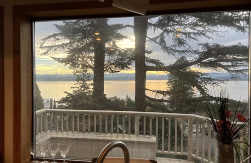 Madrona House | Amazing Lake Washington Views