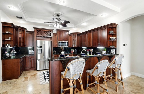 Mariner Villa | Amazing lakefront villa w. ALL the amenities - sleeps 12!