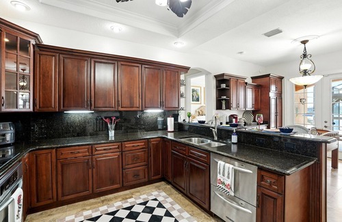 Mariner Villa | Amazing lakefront villa w. ALL the amenities - sleeps 12!