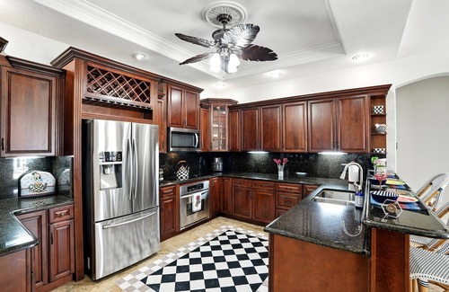 Mariner Villa | Amazing lakefront villa w. ALL the amenities - sleeps 12!
