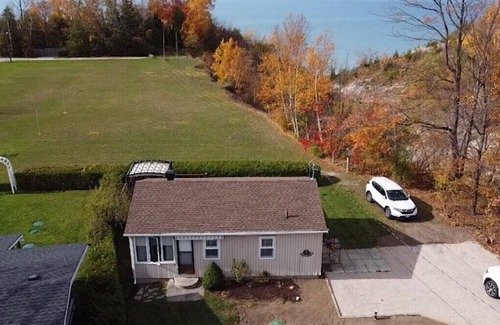 Central Huron Cottage | Amazing Lakeview-Cozy Cottage- Private Beach AccessnSleeps 6