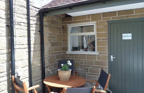 Castle Cary Apartment | “Amazing large apartment” @ NO4 HIGH STREET