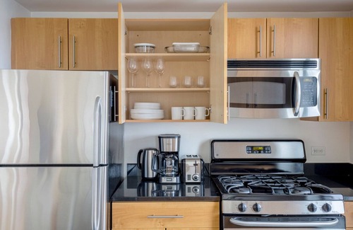 Hunters Point Apartment | Amazing LIC 1BR w/Doorman, Pool & Gym, nr River, by Blueground