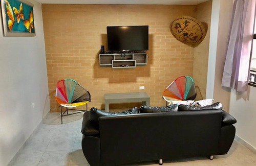 Alto Prado House | Amazing location, close to Villa Country 3bed/2bath.