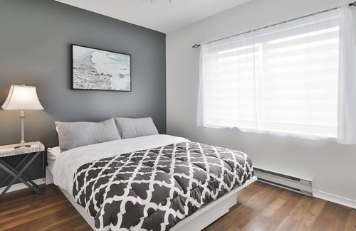 Cote-Saint-Paul House | Amazing Location - Giant Patio - 8 bedrooms (4.9* airbnb)