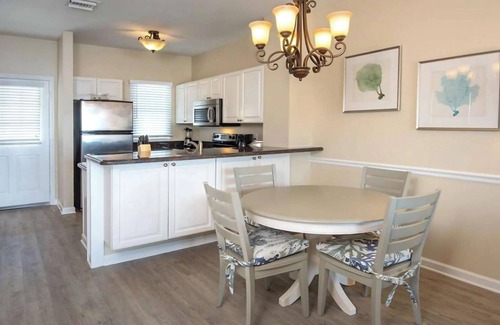 Marathon Hotel | Amazing Location in the Middle of Florida Keys! Full Kitchen! Onsite Pool!