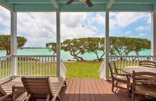 Marathon Hotel | Amazing Location in the Middle of Florida Keys! Full Kitchen! Onsite Pools