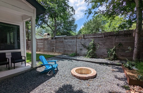 Blackshear-Prospect Hill House | Amazing location! Modern 2BR house in downtown E. Austin.