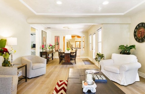 Sherman Oaks House | AMAZING LOCATION! Privately Gated Home near ALL attractions in Sherman Oaks