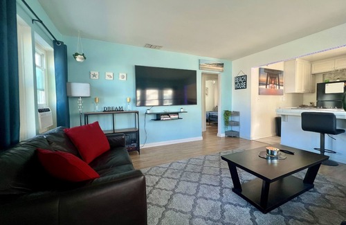 Mission Beach Bed & Breakfast | Amazing location - Steps to the Sand + Parking!