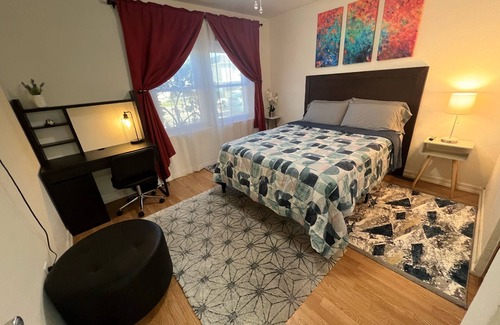 Mission Beach Bed & Breakfast | Amazing location - Steps to the Sand + Parking!