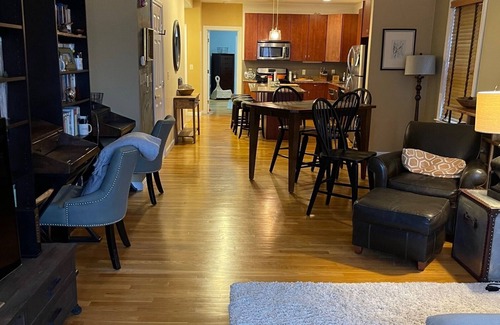West End Condo | Amazing luxury loft in Armory District - open floor plan & luxury furnishings