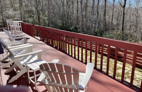 Pisgah Forest House | Amazing Mountain Views! Dog friendly, minutes to Pisgah Forest!