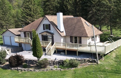 Durham House | Amazing Mountain View’s Close to Windham wrap around porch w/Hot tub 4 BDR 2 BR