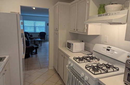 St. Petersburg - Clearwater Apartment | Amazing move in ready condo just 10 minutes from the beach. 65 plus community.