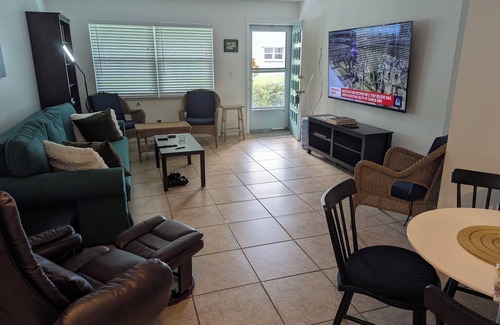 St. Petersburg - Clearwater Apartment | Amazing move in ready condo just 10 minutes from the beach. 65 plus community.