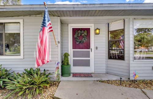 Florida Shores House | Amazing "NEW" Cottage Hot Tub Minutes To Beaches - Coastal Comfort Awaits