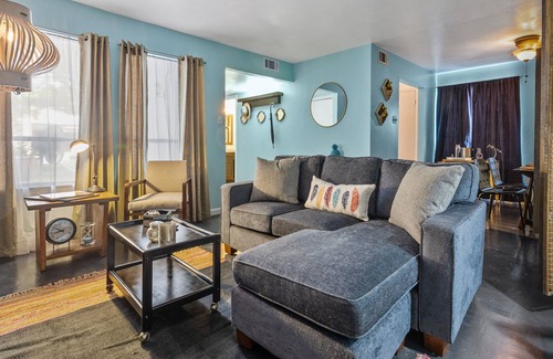 Knox - Henderson Apartment | Amazing Newly Renovated Apartment in the heart of Knox/Henderson
