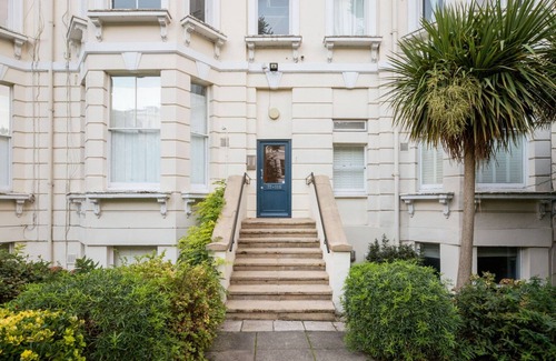 Colville Apartment | Amazing Notting Hill Studio, nr Park & Gardens, by Blueground