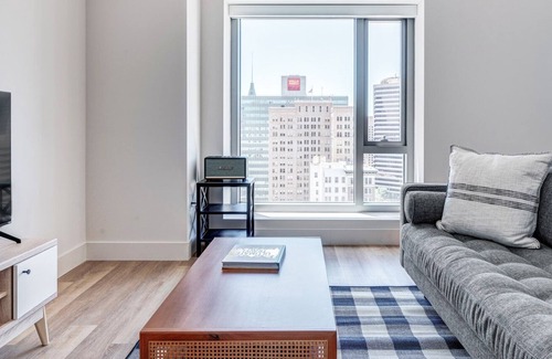 Downtown Oakland Apartment | Amazing Oakland 1BR w/ AC, W/D, Sky Deck, next to BART, by Blueground