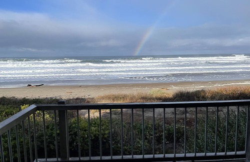Lincoln Beach Condo | Amazing Ocean Front Living, private beach
