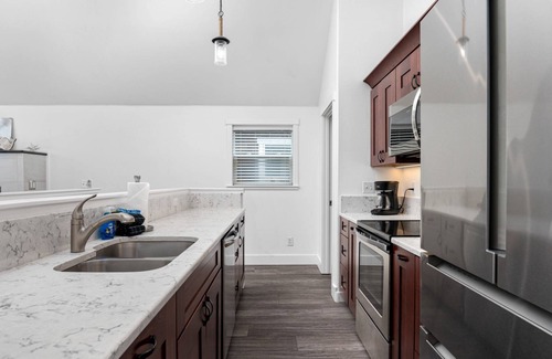 Lincoln Beach House | Amazing Ocean Front Views, Pet Friendly, Hot Tub, Jacuzzi, Fireplace, Deck w/BBQ, Steps from Ocean
