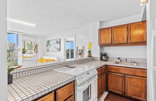 Hilo Condo | Amazing Ocean & Park Views - Pool & AC