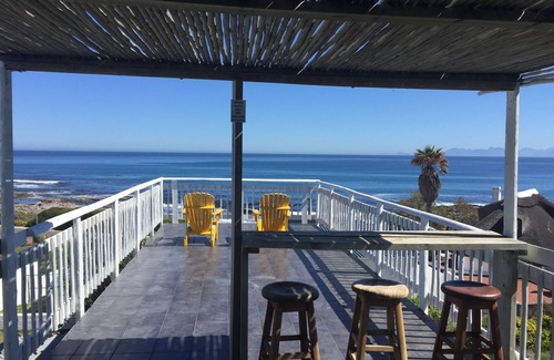 Gansbaai House | AMAZING OCEAN VIEWS + Beach Bungalow