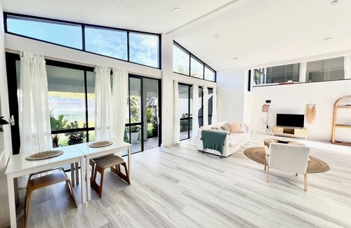 Sydney Villa | Amazing Ocean Villa close to Natural Rock Pools